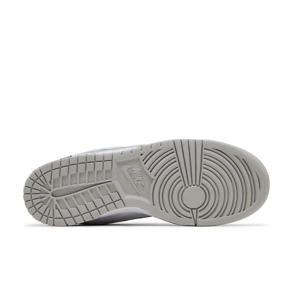 Nike x Supreme SB Dunk Low “94 White Metallic Silver” (HQ8487-100)